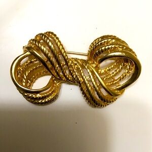 Bow brooch
